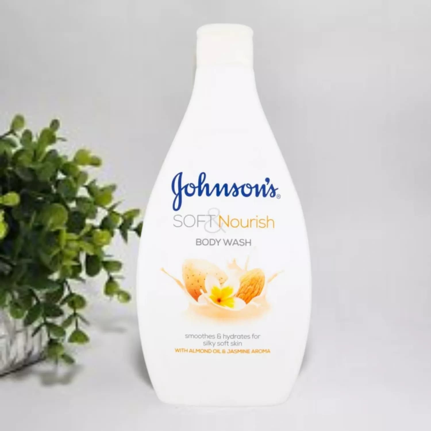 Johnsons soft nourish body wash 400ml 3
