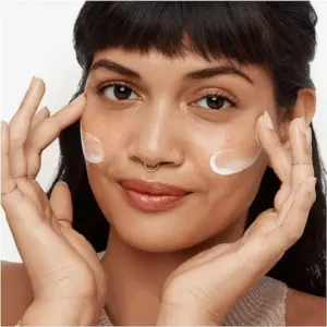 Olay Total Effects Anti Ageing 7in1 Day Moisturiser With SPF15 50ml - Image 3